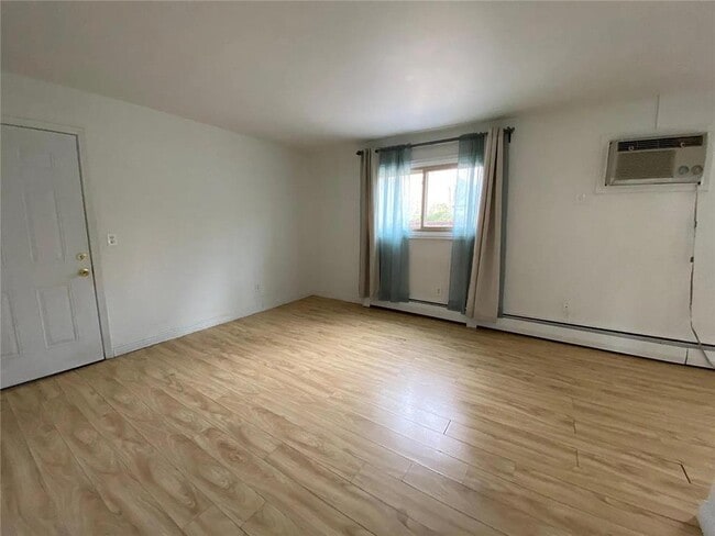 Photo - 8956 Griggs Ave