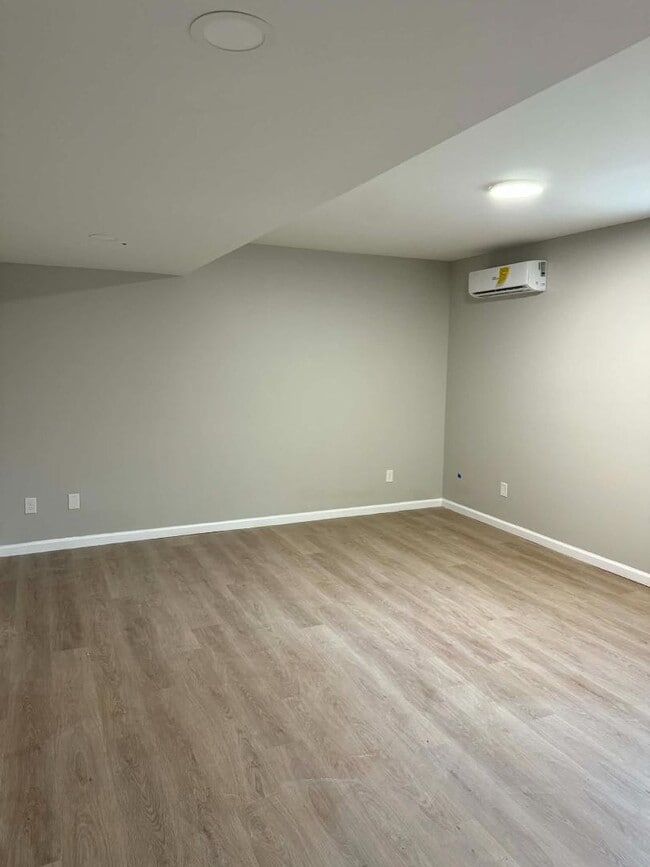 Photo - 214 Church St