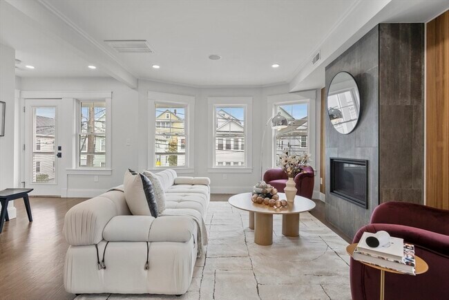 Photo - 62 Governor Winthrop Rd Unidad 2