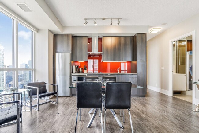 Photo - 228 Wellington St W Unit ID1050764P