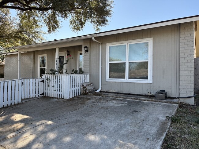 Building Photo - 121 N Meadow St