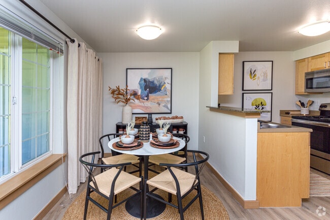 2BR, 2BA - 980SF