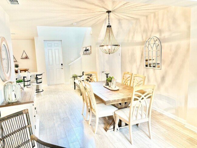 Photo - 783 Simeon Dr