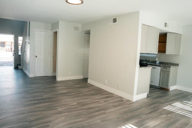 Photo - 5884 Dewberry Way