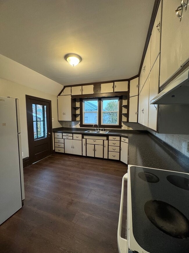 Photo - 9612 Bowman St