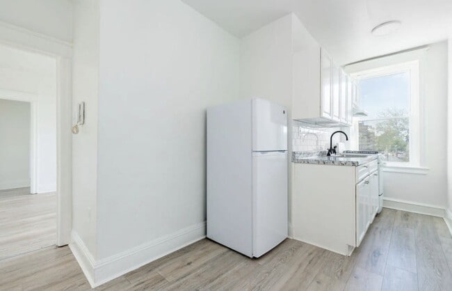 Building Photo - 2215 N 51st St