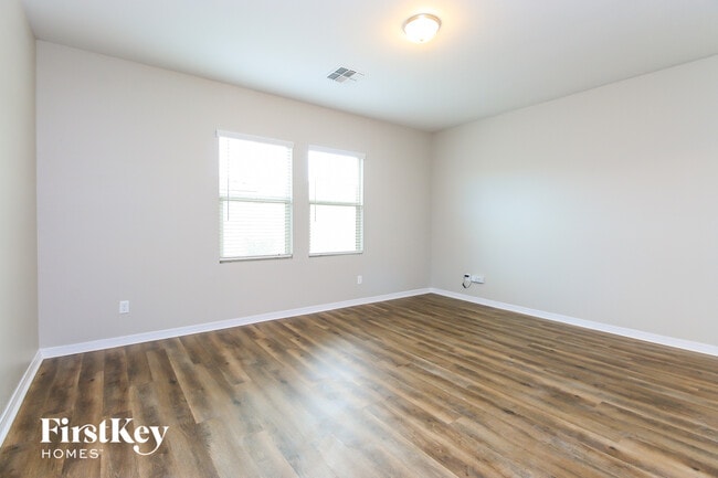 Photo - 398 W Powell Dr