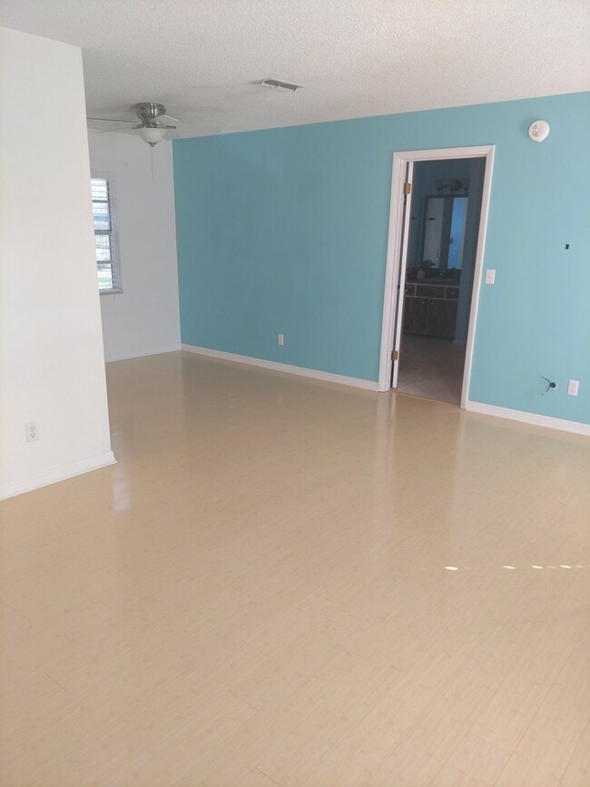 Photo - 3/2 in Westwood!