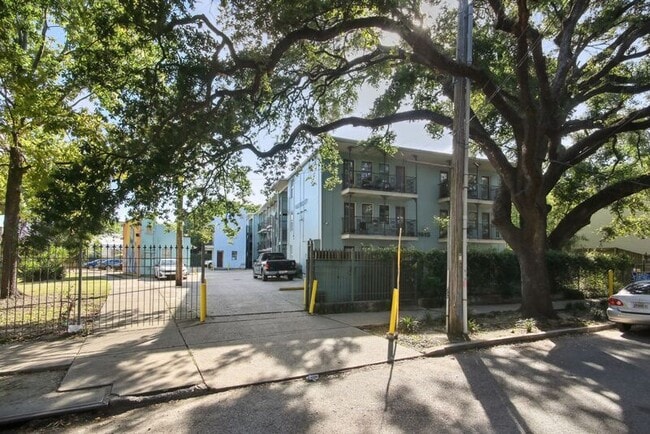 Building Photo - 1621 Governor Nicholls St Rental