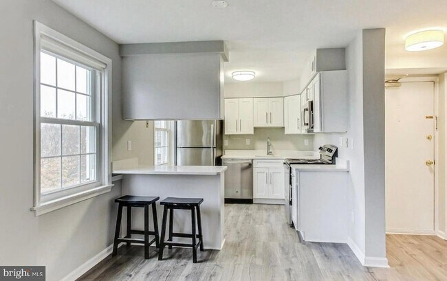 Photo - 2012 Fort Davis St SE Unit 201