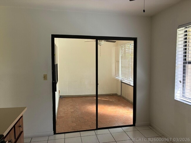 Photo - 1628 Palmland Dr