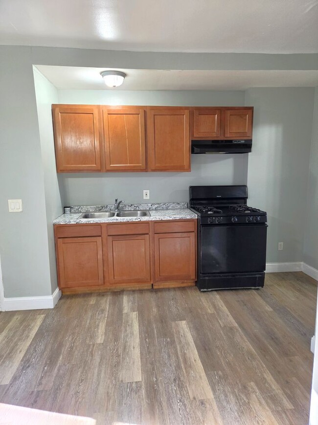 Building Photo - 718-720 Charles Street Unit #1R