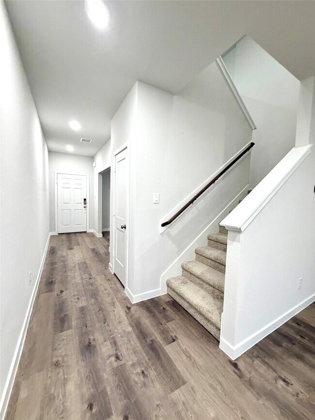 Photo - 533 Shoreview Dr