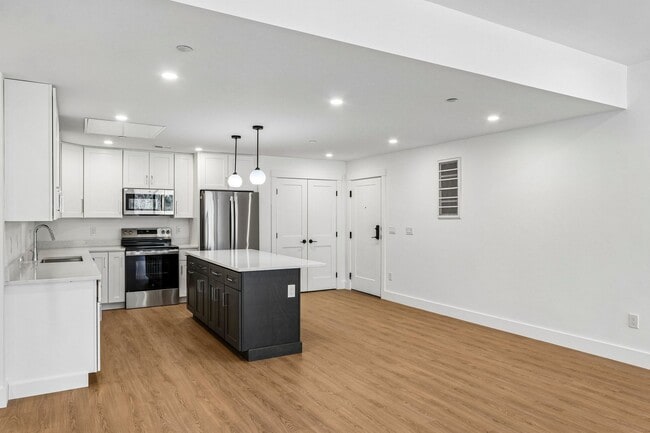 Photo - 1060 Main St
