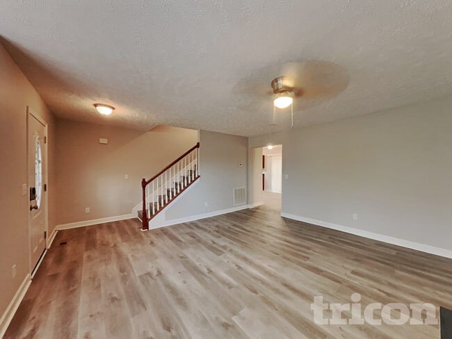 Photo - 140 Sundance Way