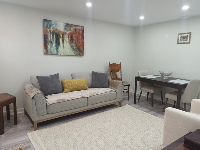 Building Photo - 561 Av Donegani