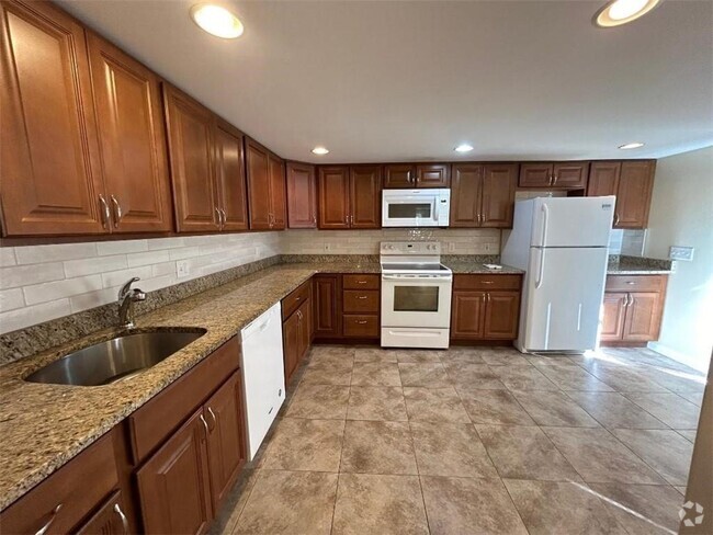 Building Photo - 11 McCullums Ln Unit 1-1 Rental