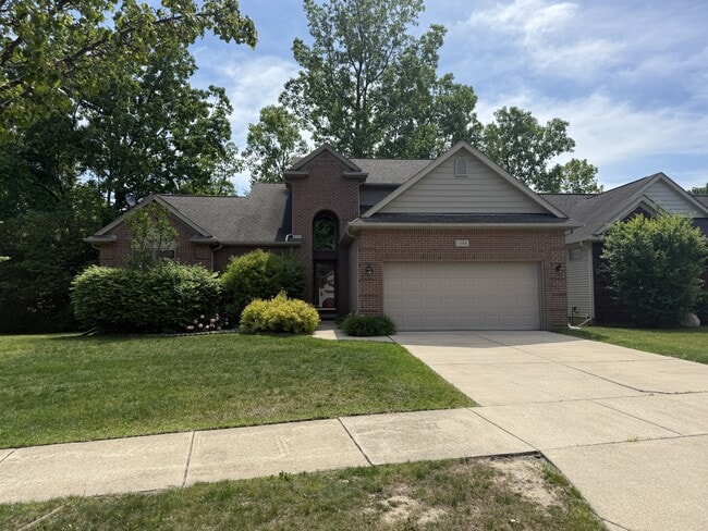 Building Photo - 1588 Club House Ct