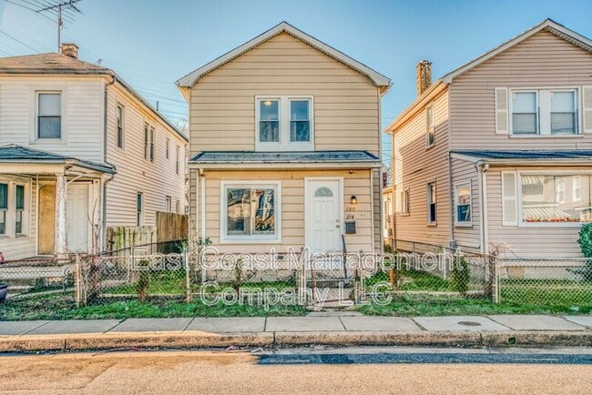 Photo - 214 Center St