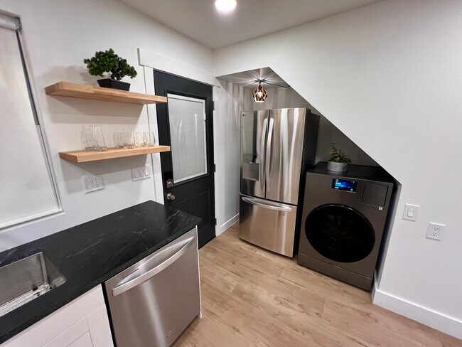 Photo - 214 W 7th St