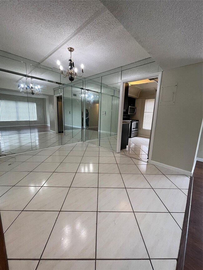 Photo - 4158 Inverrary Dr Unidad 111