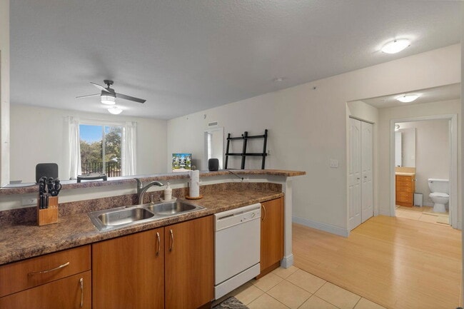 255 NE 3rd Ave Unit 2205