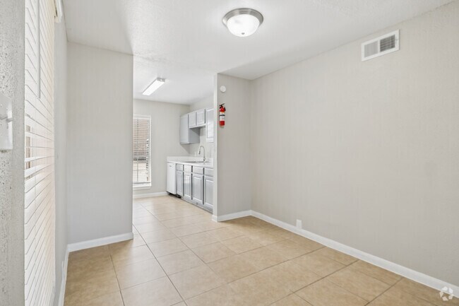2BR, 1BA - 812SF - Dining Room