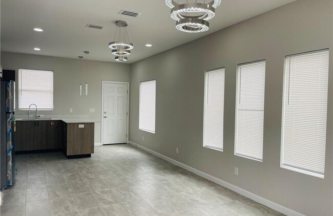 Building Photo - 801 Sugar Gdn Dr