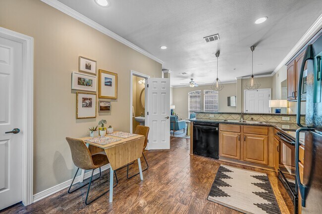 Building Photo - 305 Holleman Dr E Unit 1506