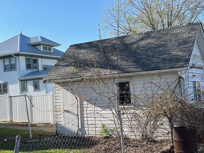 Photo - 413 Maple St