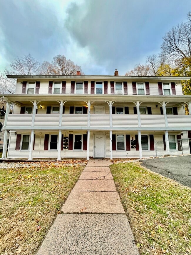 Building Photo - 92 W Main St Unit 4