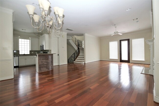 Photo - 707 Welch St