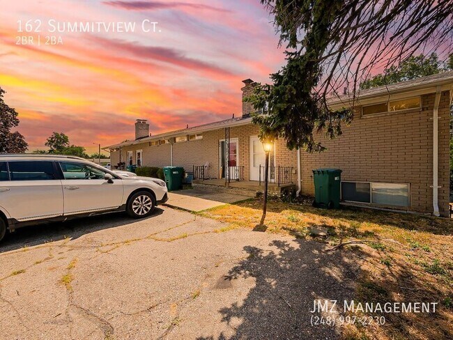 Building Photo - 162 Summitview Ct.-