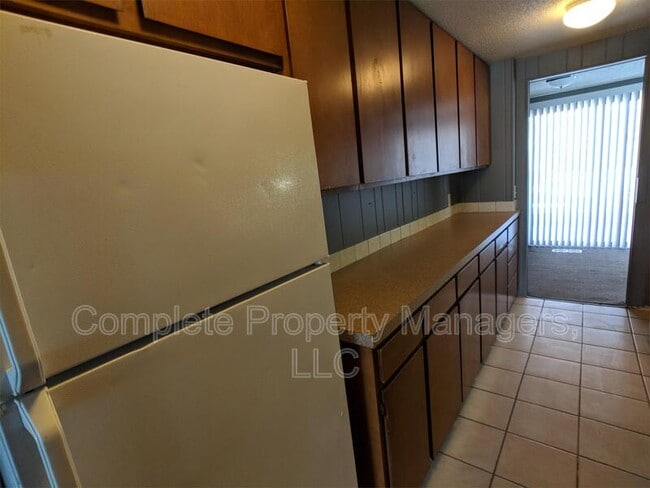 Photo - 334 W William St