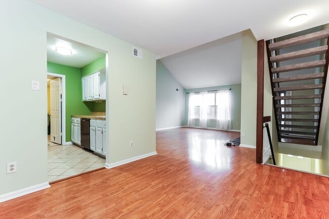 Photo - 654B Woodford Ln