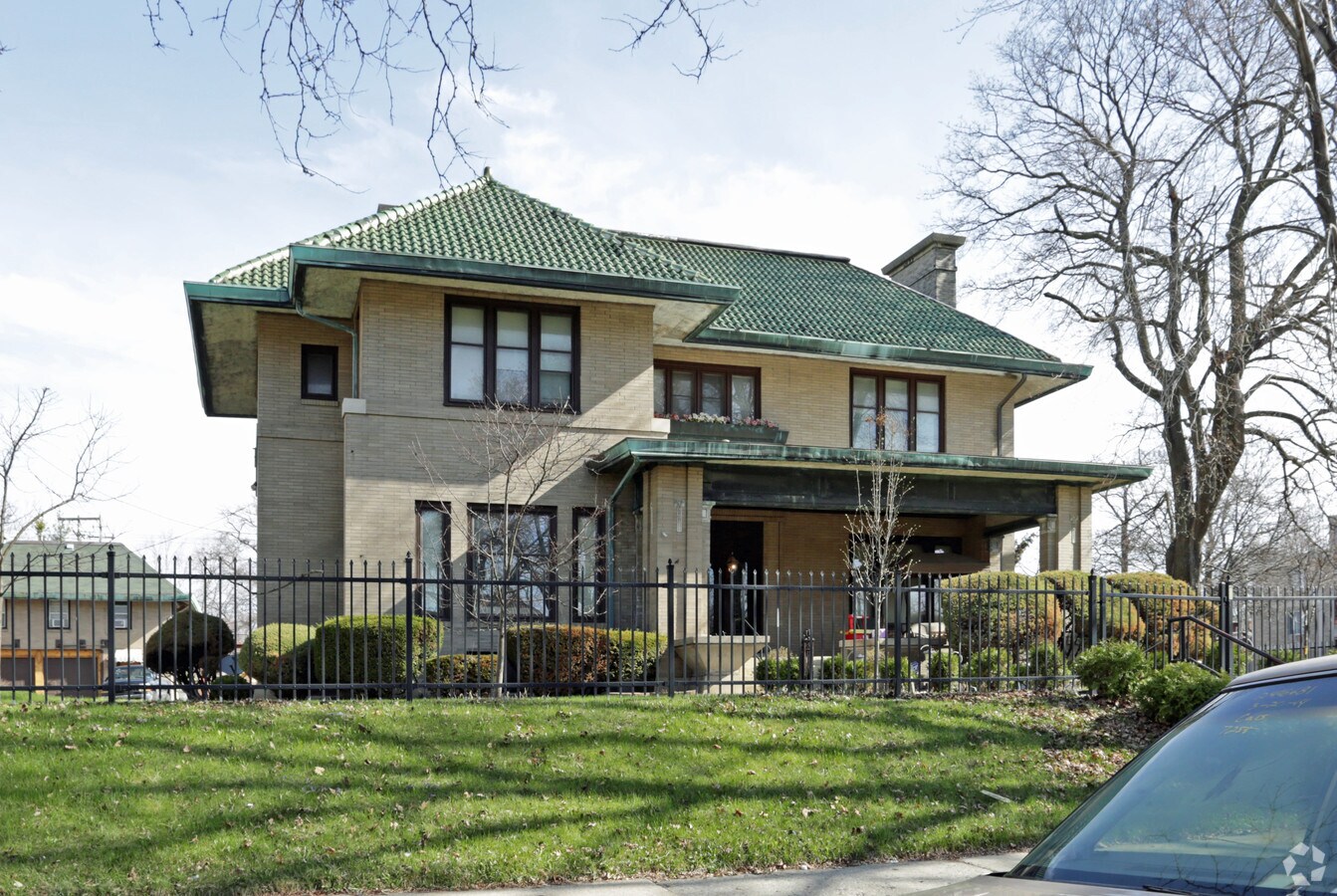 Photo - 3306 W Highland Blvd Apartments