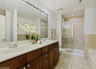 Photo - 758 N Larrabee St