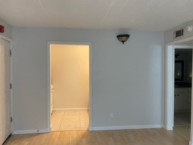 Photo - 1 bedroom for rent with community pool, laundry & waterfront!