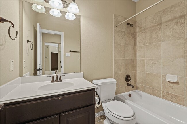 Building Photo - 2515 Sentry Oak Way