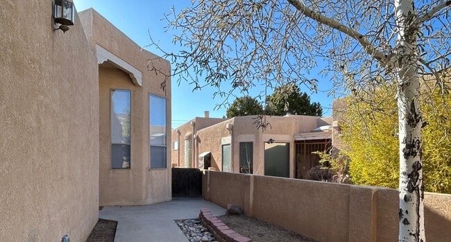 Photo - 711 Tramway Pl NE