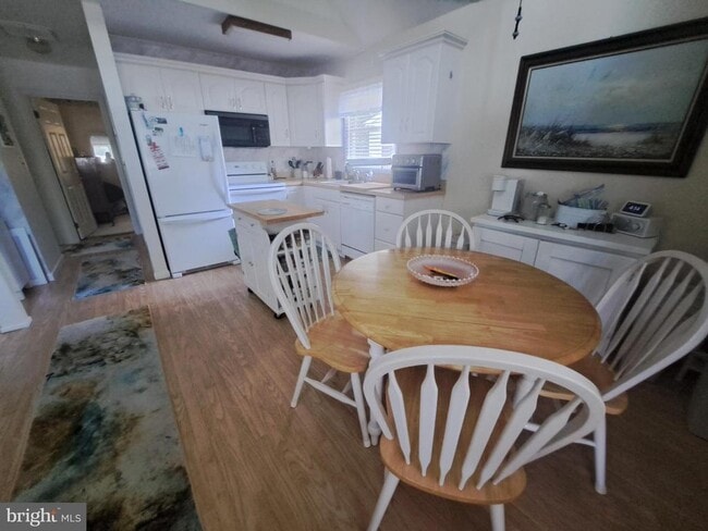 Photo - 23020 Linden Dr