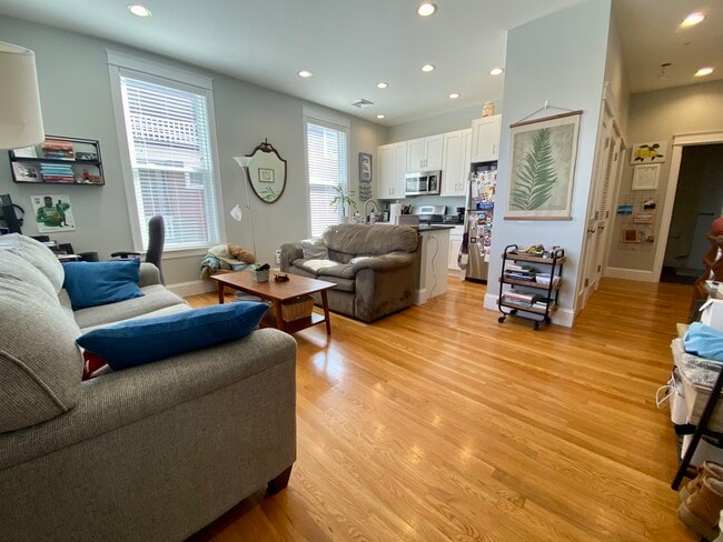 Building Photo - 405 S Huntington Ave Unit 1R Rental