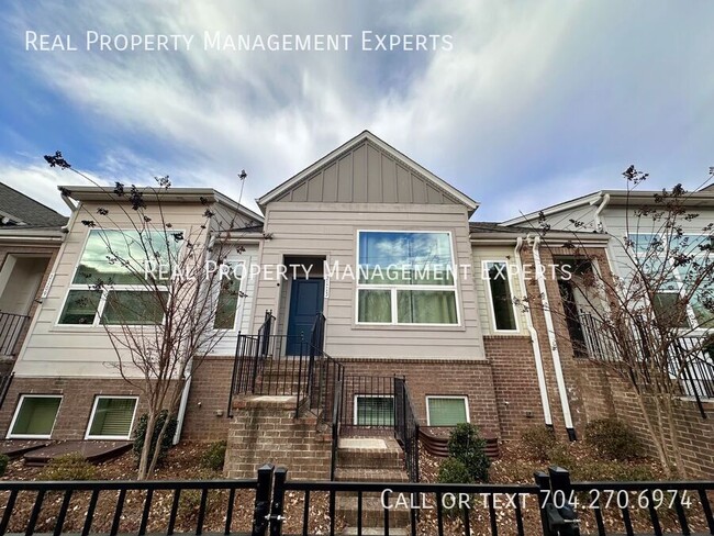 Charming 3BR/3.5BA Townhouse in Charlotte! - Charming 3BR/3.5BA Townhouse in Charlotte!