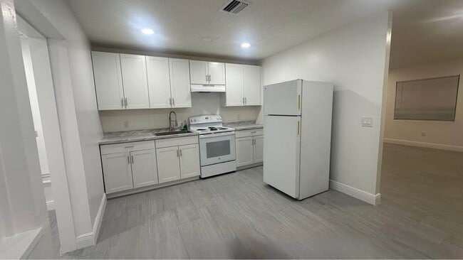 Building Photo - 3373 Hi St Unit 3367