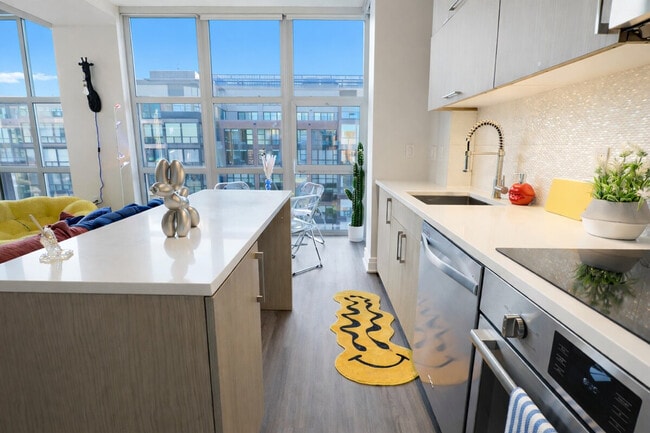 Photo - 2000 14th St NW Unidad GO ID1395350P