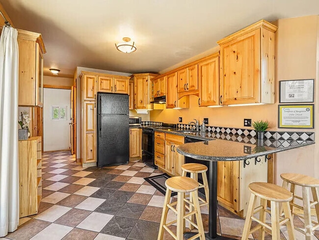 Building Photo - 265 31st St Rental