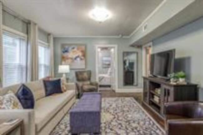 Photo - 3402 Gillham Rd