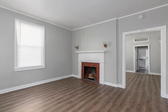 Photo - 703 Travers St
