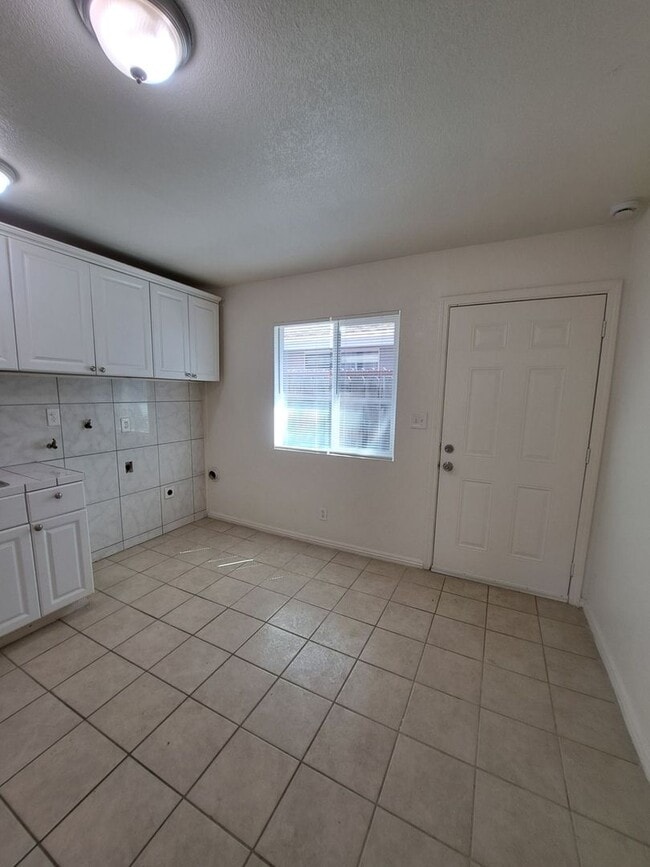 Photo - 2221 S Poppy Ave Unit 101