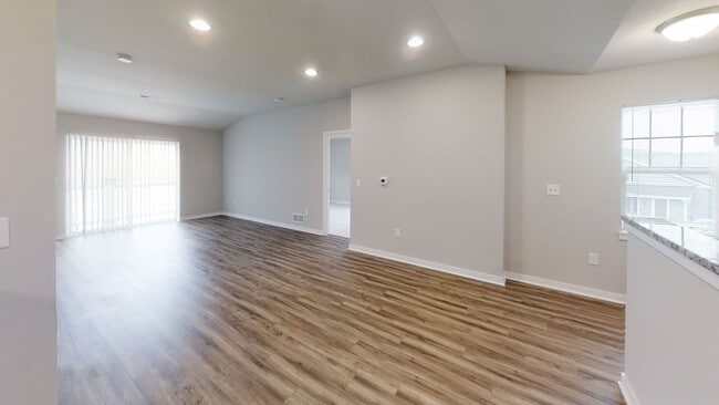 Building Photo - Condo Style Lower 2 Bedroom 2 Bathroom Apartment is Available Unit 24